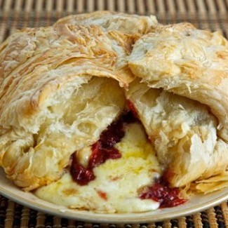 Puff Pastry Baked Brie with Cranberry Chutney